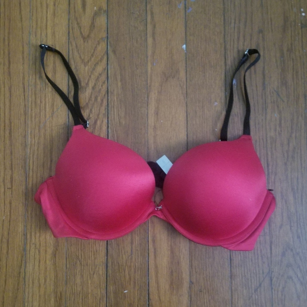 Fredricks of Hollywood Red Extra Push Up 34C